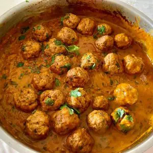 Skillet with meatballs.