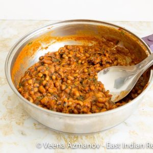 A pressure cooker with peas curry.