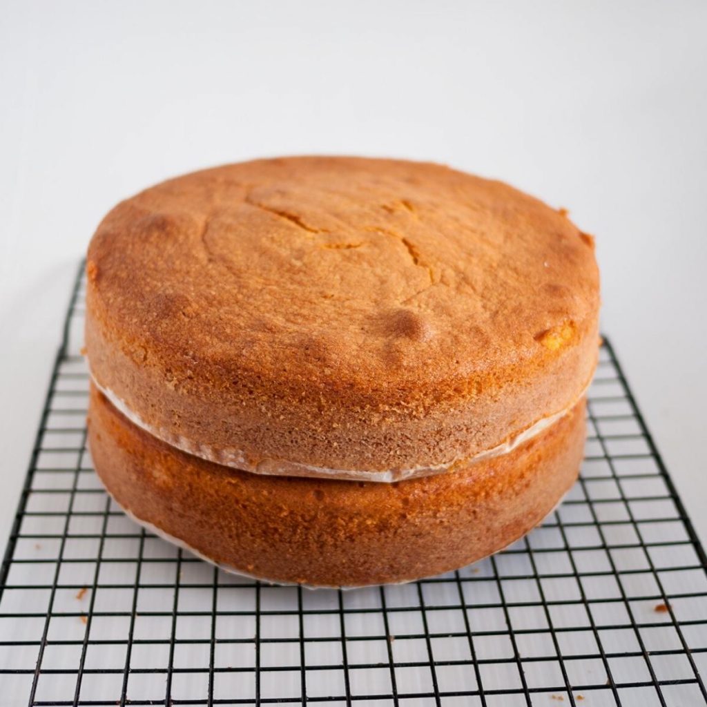 Baked cakes on the cooling rack.
