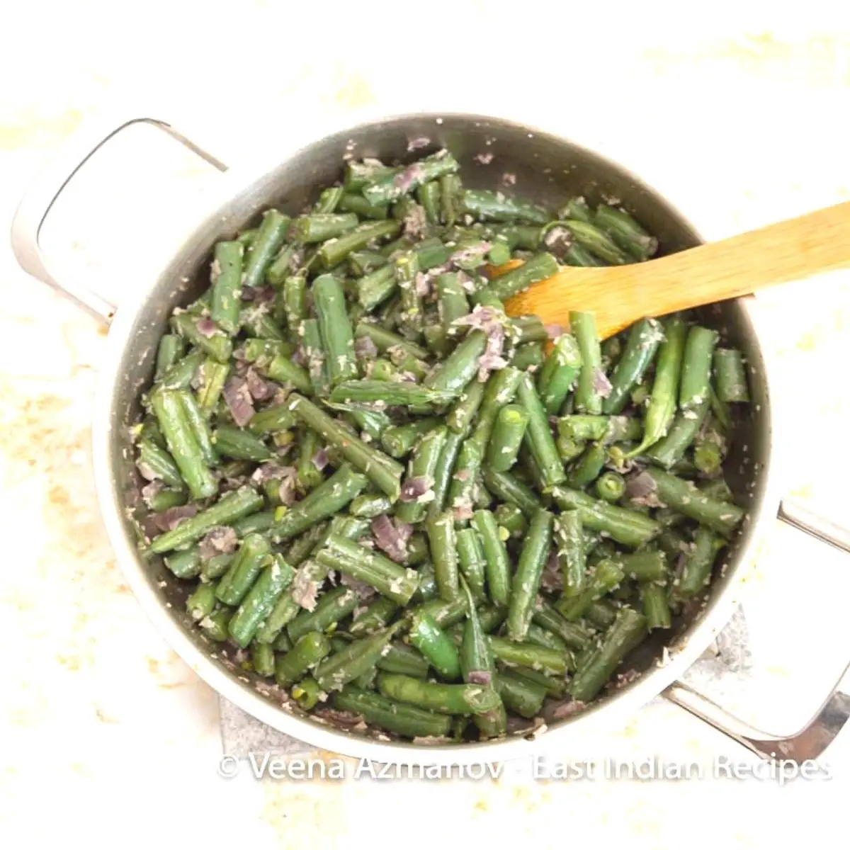 A saute pan with foogath made with green beans.