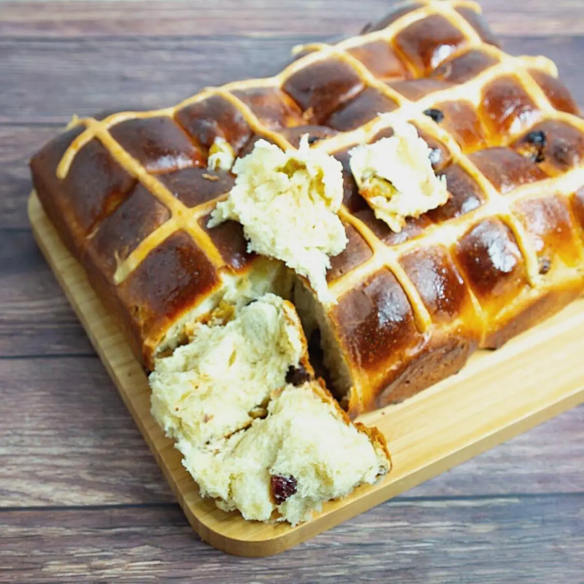 A tray with hot cross buns.