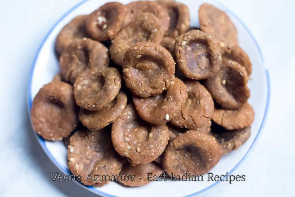 Umbar is made using jaggery, wheat flour and sesame seeds. It is a sweet flat bread fried in oil