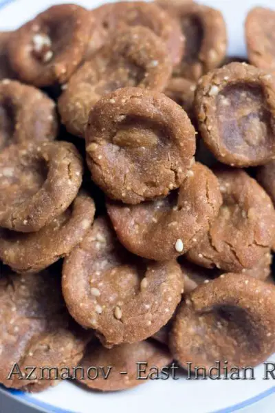 Umbar is made using jaggery, wheat flour and sesame seeds. It is a sweet flat bread fried in oil