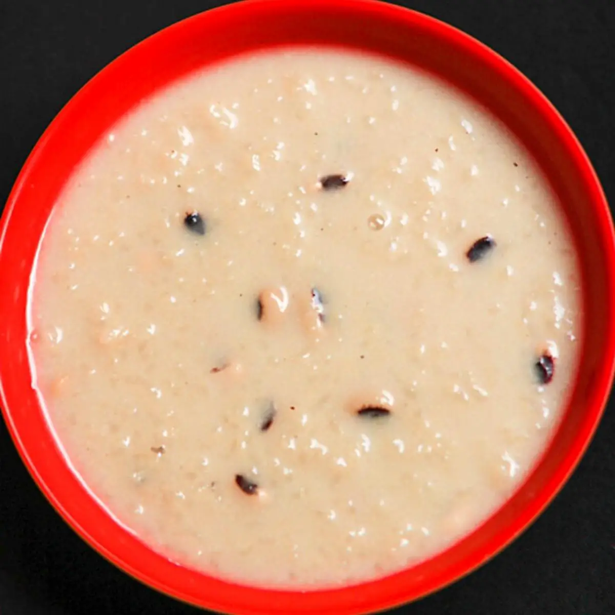 A bowl with rice pudding.