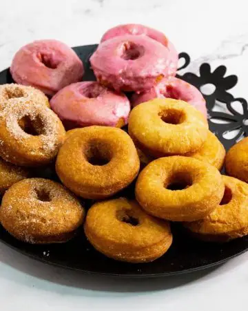 A plate with biscuit doughnuts.