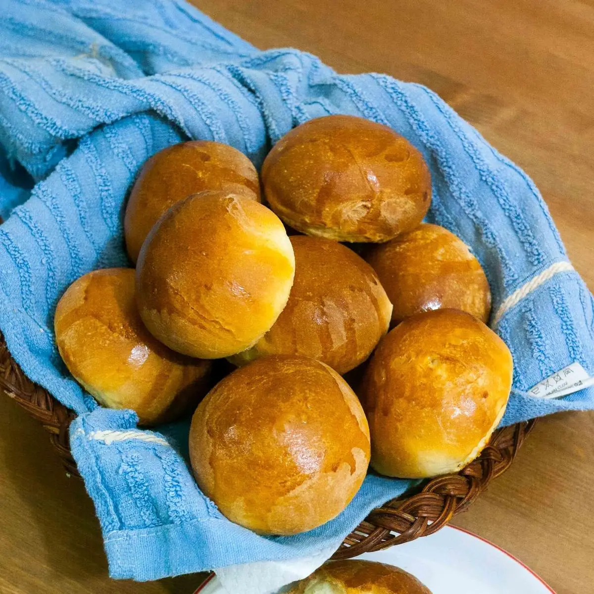 A basket with dinner rolls.