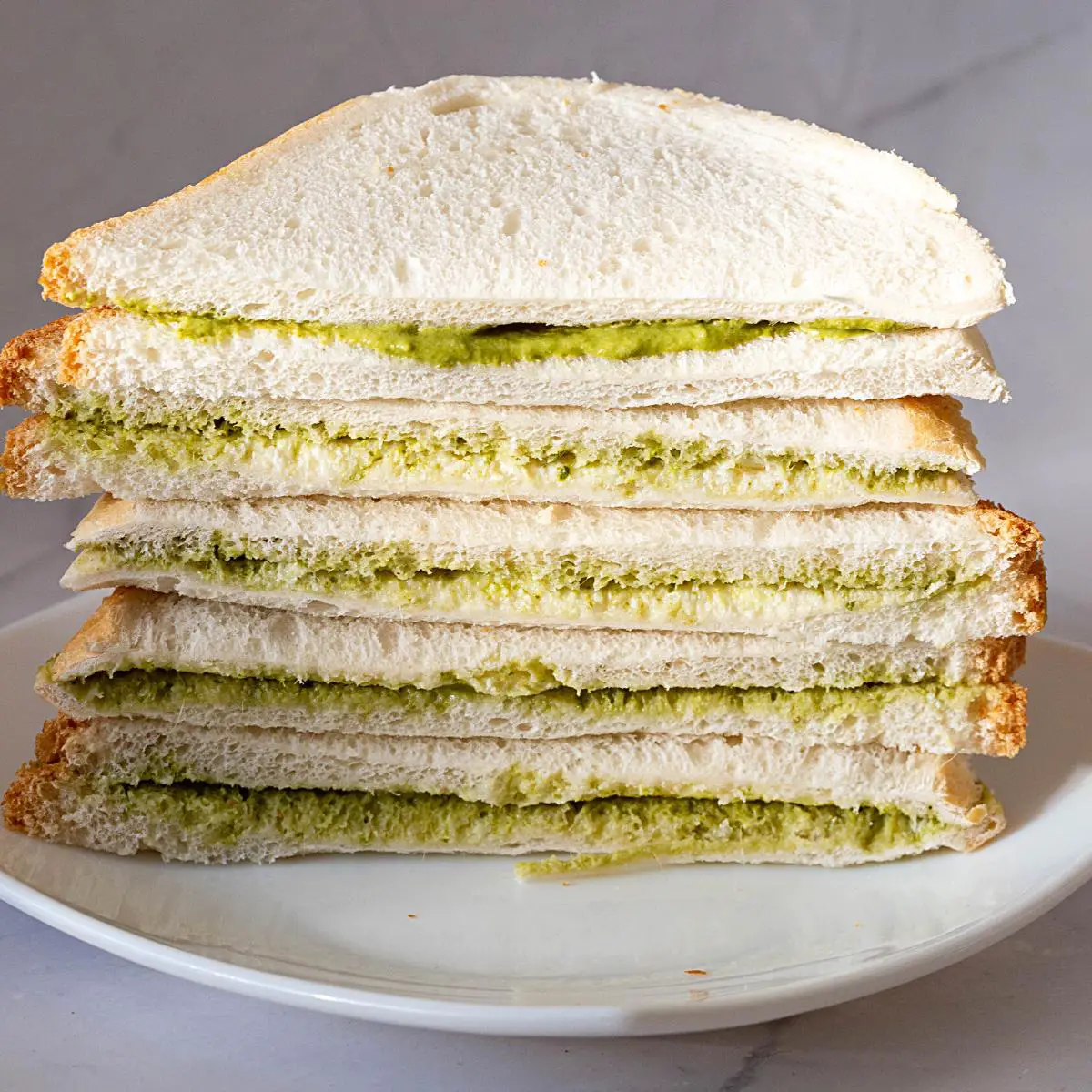 Sandwiches made with green chutney.