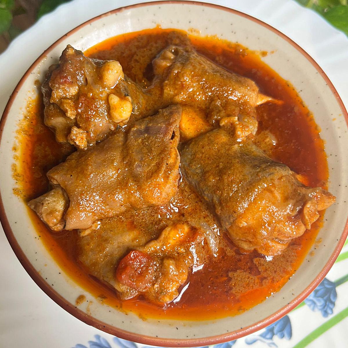 A bowl with mutton paya. 